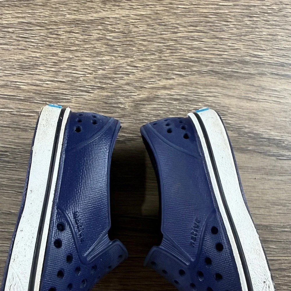 Native Shoes Miles Navy Blue Kids Slip On Water Shoes Loafers Size 4 Outdoors